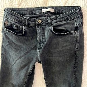 Zara, size 12, skinny jean. Perfect for fall! 🍂🍁